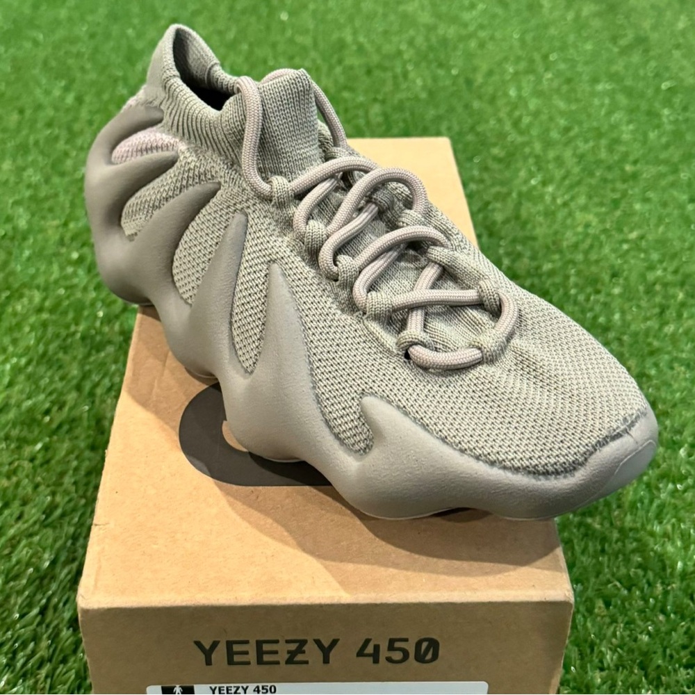 Yeezy Kids Sneakers in Gray